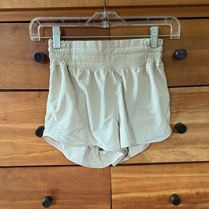 lululemon High Rise Hotty Hot Shorts 2.5" Inseam Mojave Tan Size 2